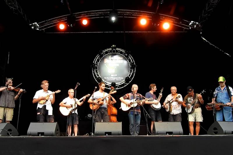 Le concert des stagiaires ouvre le festival Bluegrass In La Roche